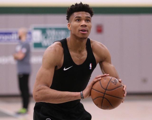 动了年轻球 动了年轻球